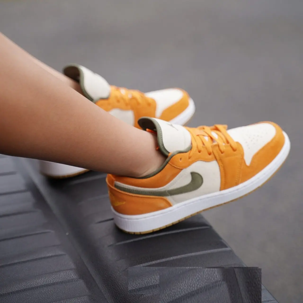 Alternative view of Giày Nike Air Jordan 1 Low SE 'Ceramic' DJ0342-102