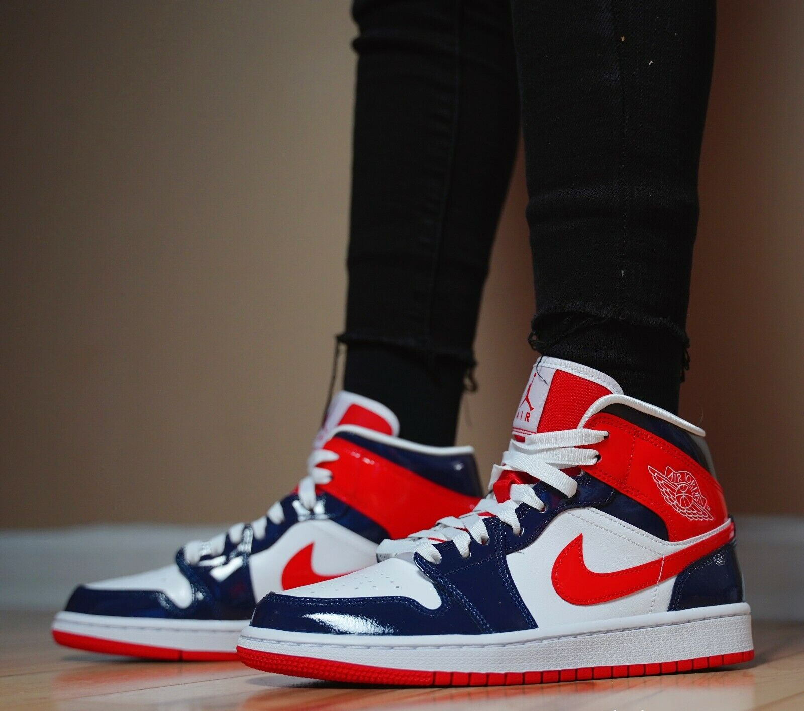 Giày Nike Wmns Air Jordan 1 Mid 'Champ Colors' DJ5984-400 - Ảnh 3