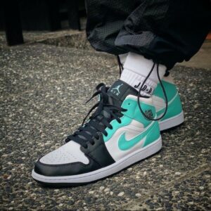 Alternative view of Giày Nike Air Jordan 1 Mid 'Island Green' 554724-132