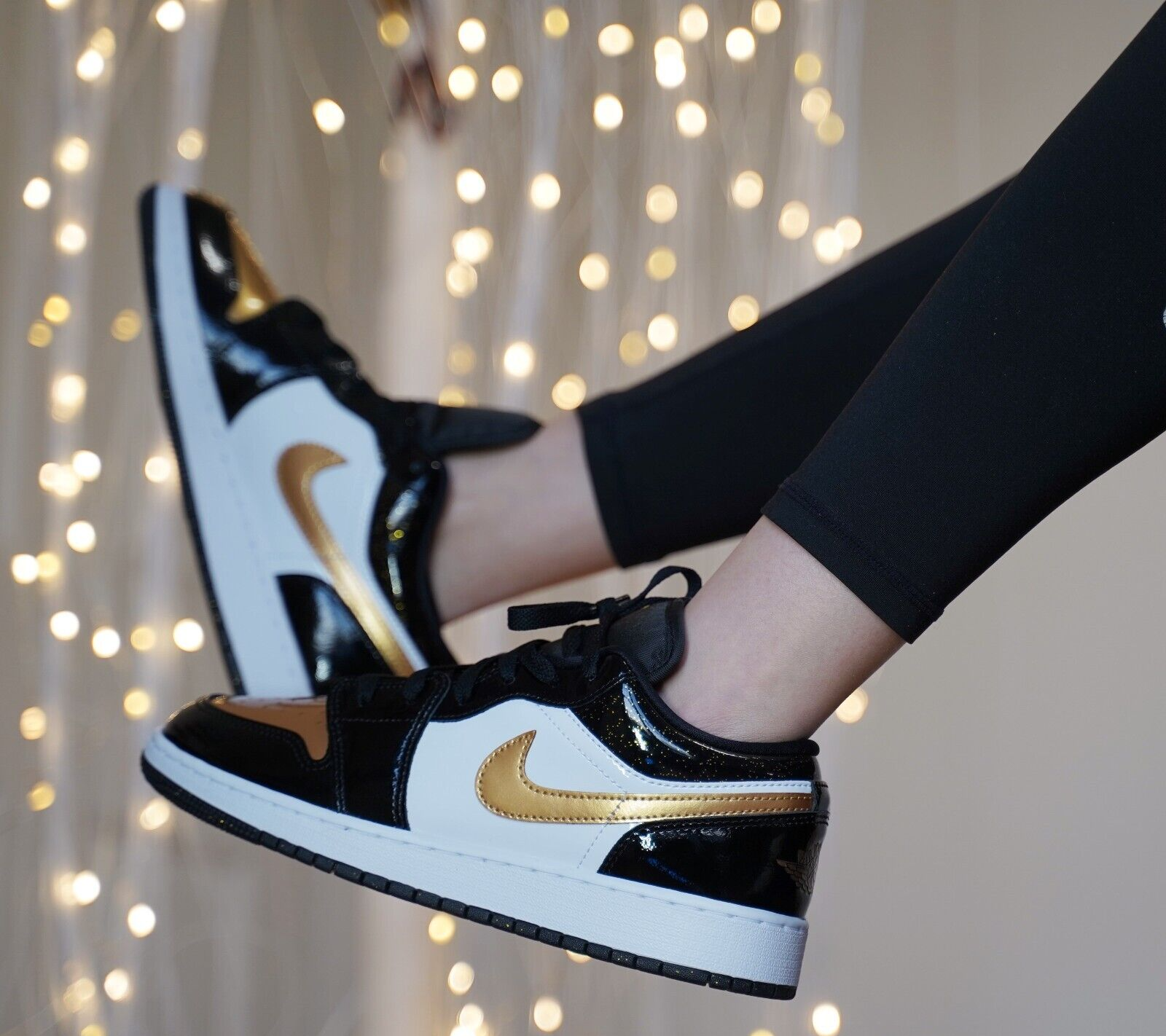 Giay Nike Air Jordan 1 Low SE GS 'Gold Toe' DR6970-071
