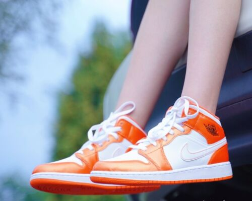 Giày Nike Air Jordan 1 Mid SE GS 'Electro Orange' DM4228-800 - Ảnh 4