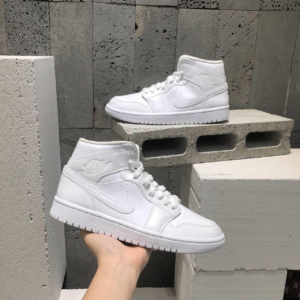 Giay Nike Air Jordan 1 Mid 'Triple White' DV0991-111