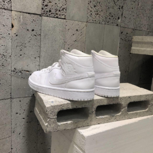 Giay Nike Air Jordan 1 Mid 'Triple White' DV0991-111
