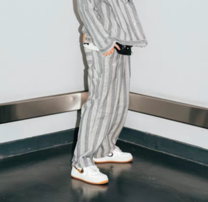 Alternative view of Giày Nike Air Force 1 Low Travis Scott Sail AQ4211-101