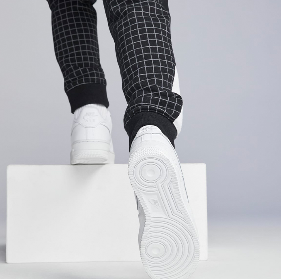 Alternative view of Giày Nike Air Force 1 LE GS 'Triple White' DH2920-111