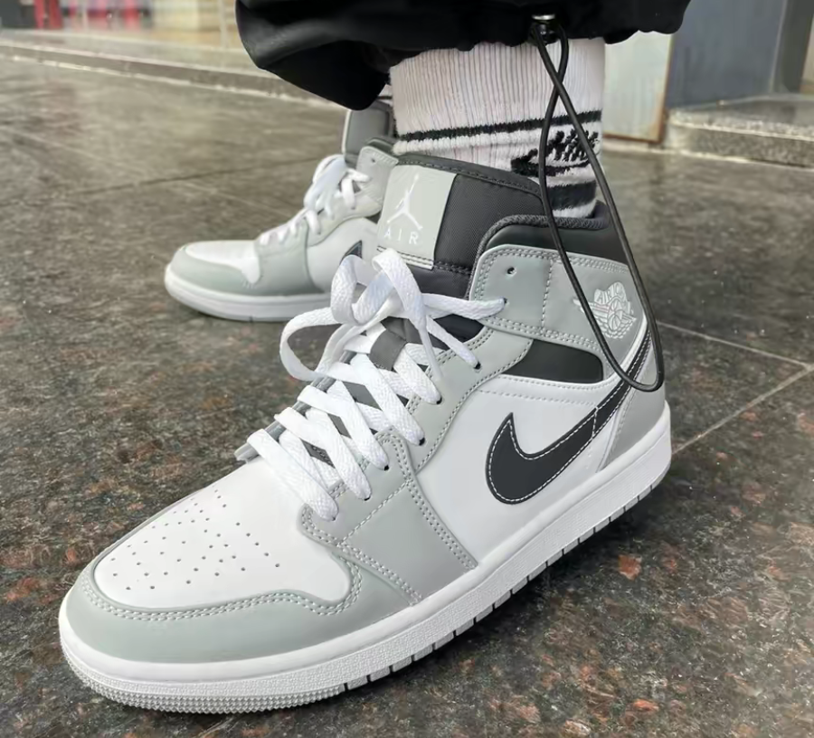 Giay Nike Air Jordan 1 Mid 'Light Smoke Grey' 554724-078