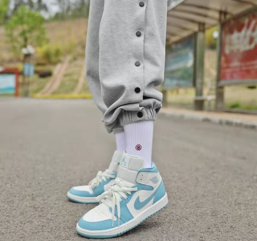 Giày Nike Air Jordan 1 Mid 'University Blue' BQ6472-141 - Ảnh 6