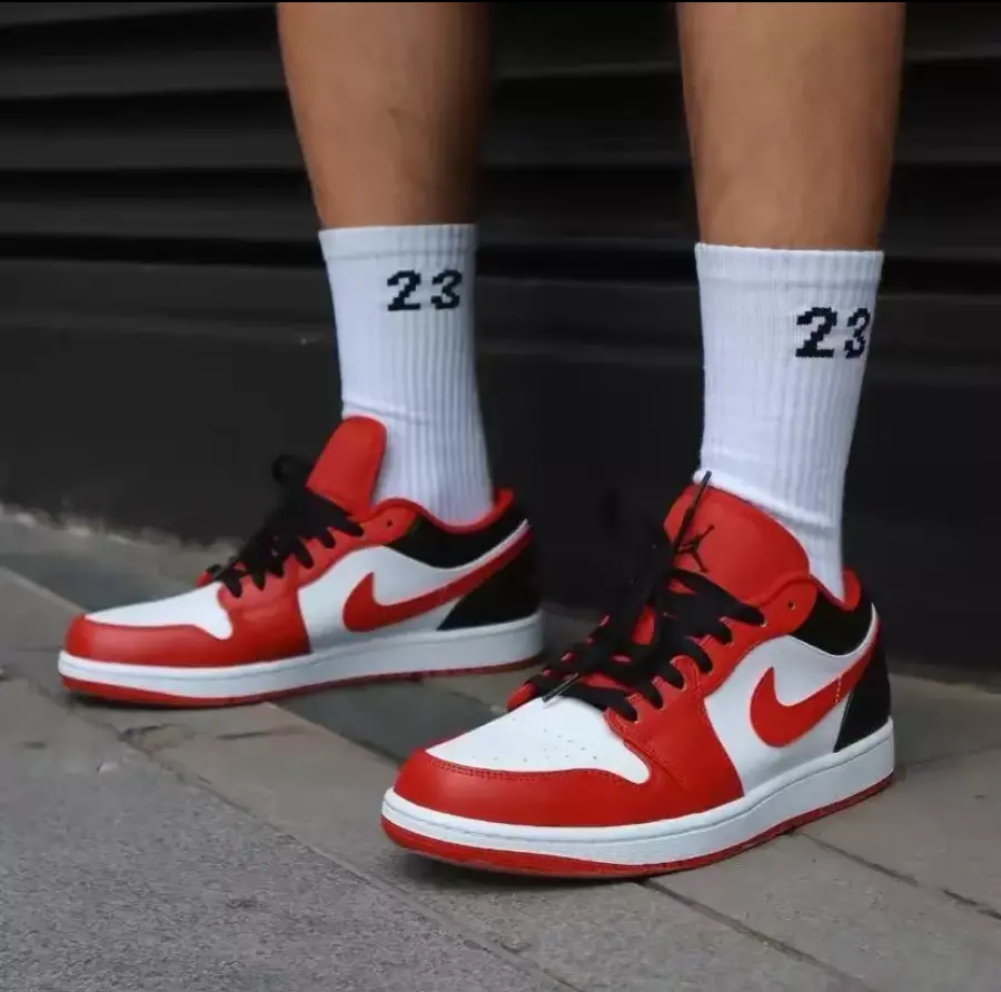 Alternative view of Giày Nike Air Jordan 1 Low 'Reverse Black Toe' 553558-163