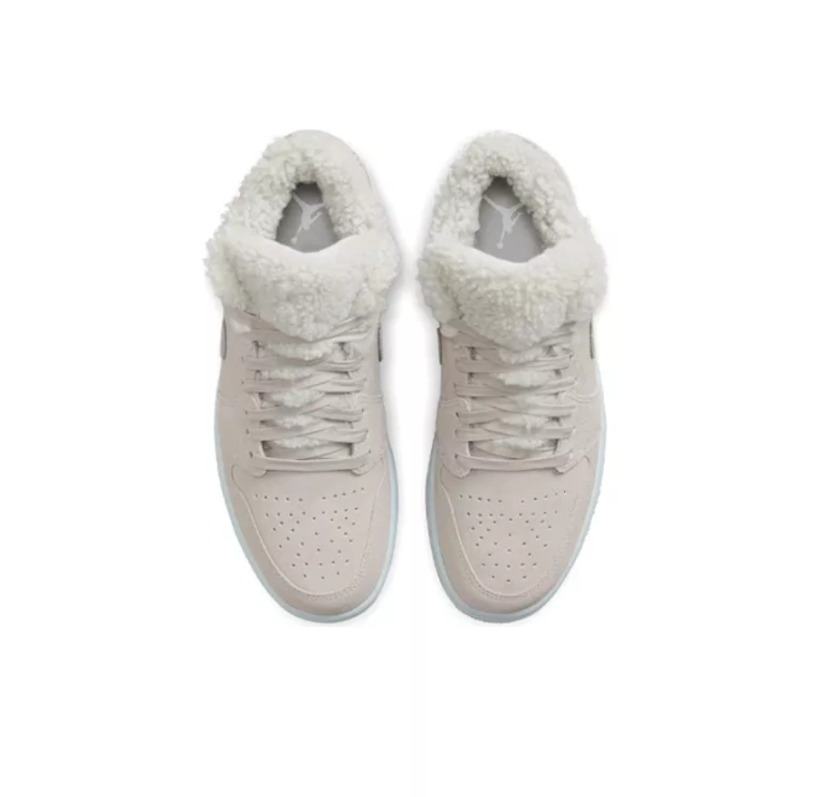 Giày Nike Wmns Air Jordan 1 Low 'Sherpa Fleece' DO0750-002 - Ảnh 3
