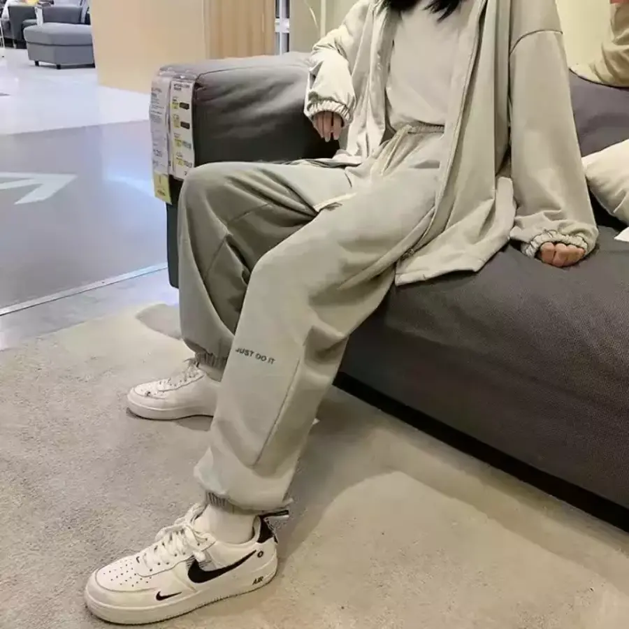 Alternative view of Giày Nike Air Force 1 LV8 Utility GS 'Overbranding' AR1708-100