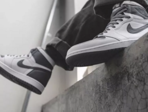 Giay Nike Air Jordan 1 Retro High OG 'White Stealth' 555088-037