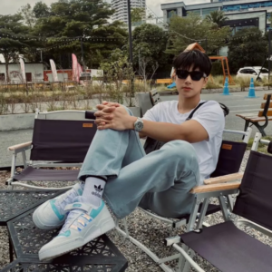 Alternative view of Giày Adidas Forum Low 'White Iridescent' GX3398