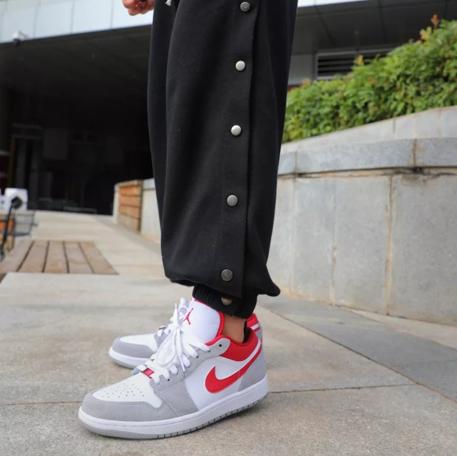 Giày Nike Air Jordan 1 Low SE 'Light Smoke Grey Gym Red' DC6991-016 - Ảnh 4