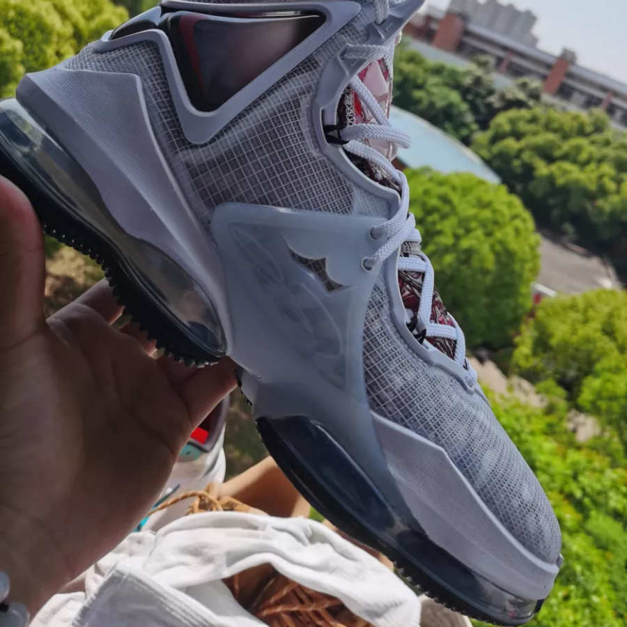 Giày Nike LeBron 19 'White Black Red Enfant' GS DD0418-101 - Ảnh 3