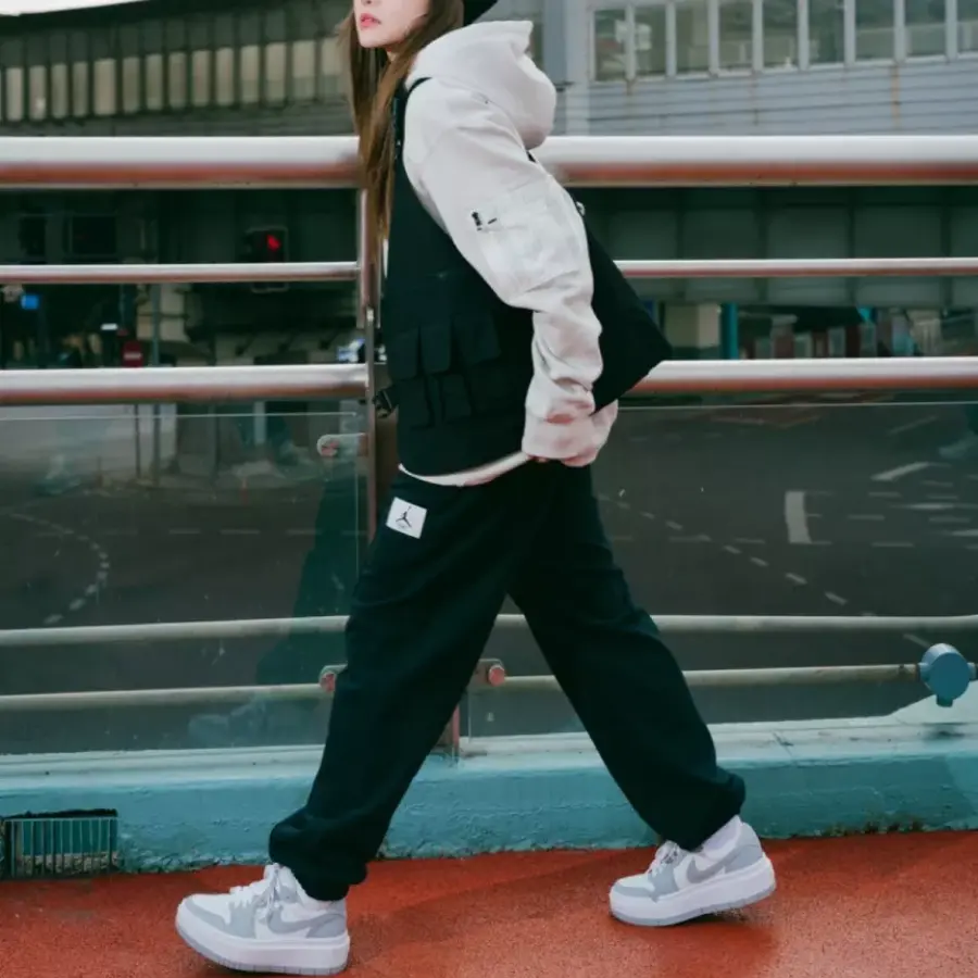 Alternative view of Giày Nike Air Jordan 1 LV8D Elevated 'Wolf Grey' DH7004-100