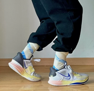 Alternative view of Giày Nike Kyrie Low 5 'White Game Royal' DJ6014-100