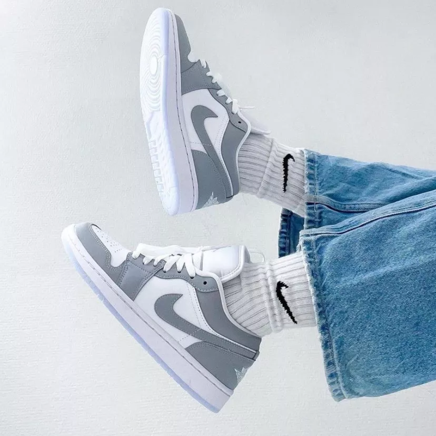 Giày Nike Wmns Air Jordan 1 Low 'White Wolf Grey' DC0774-105 - Ảnh 6