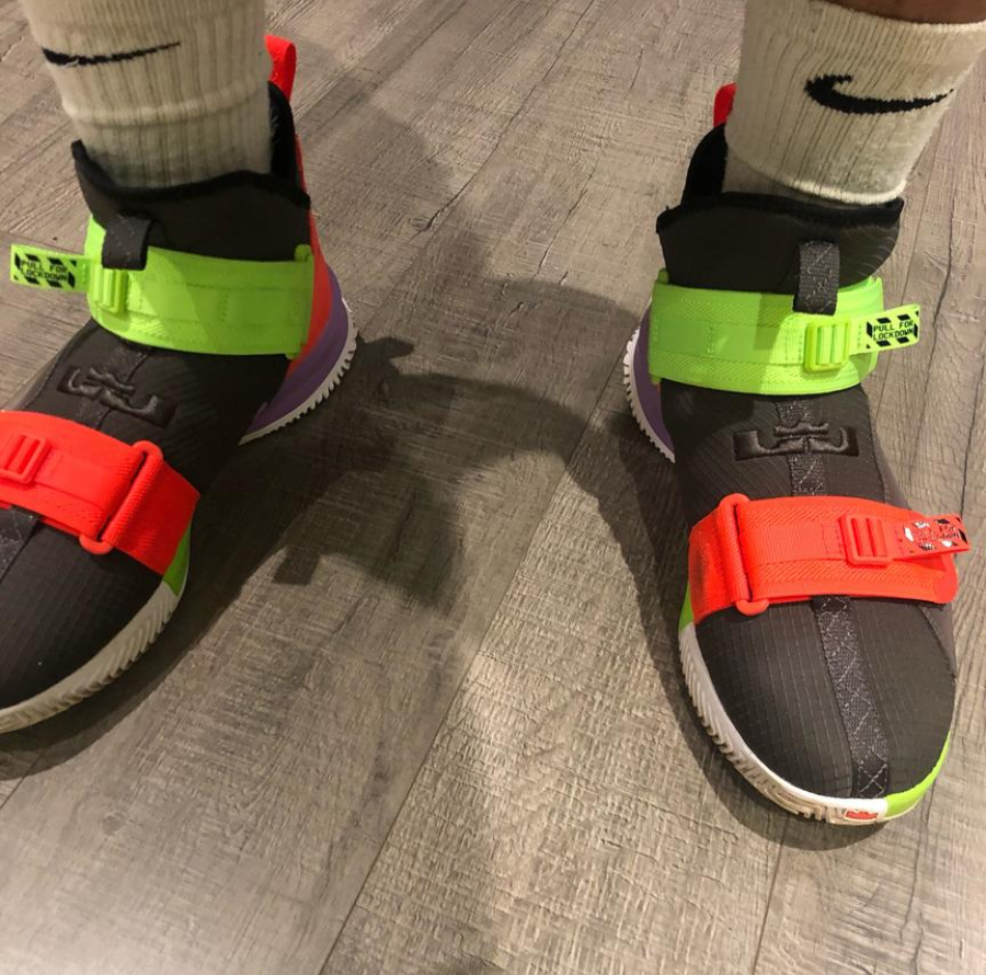 Giày Nike LeBron Solder 13 'Grey Red' AR4228-002 - Ảnh 3