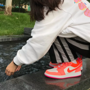 Alternative view of Giày Nike Air Jordan 1 Low Utility GS 'Pink' DJ0530-801