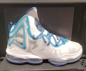 Giay Nike LeBron 19 'Space Jam' DC9338-100