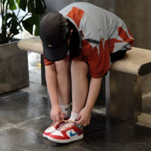 Alternative view of Giày Nike Dunk Low x LeBron James 'Fruity Pebbles' DH8009-600