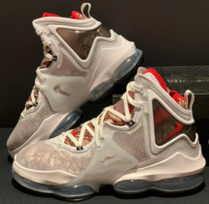 Alternative view of Giày Nike LeBron 19 'Sketch' DC9340-101