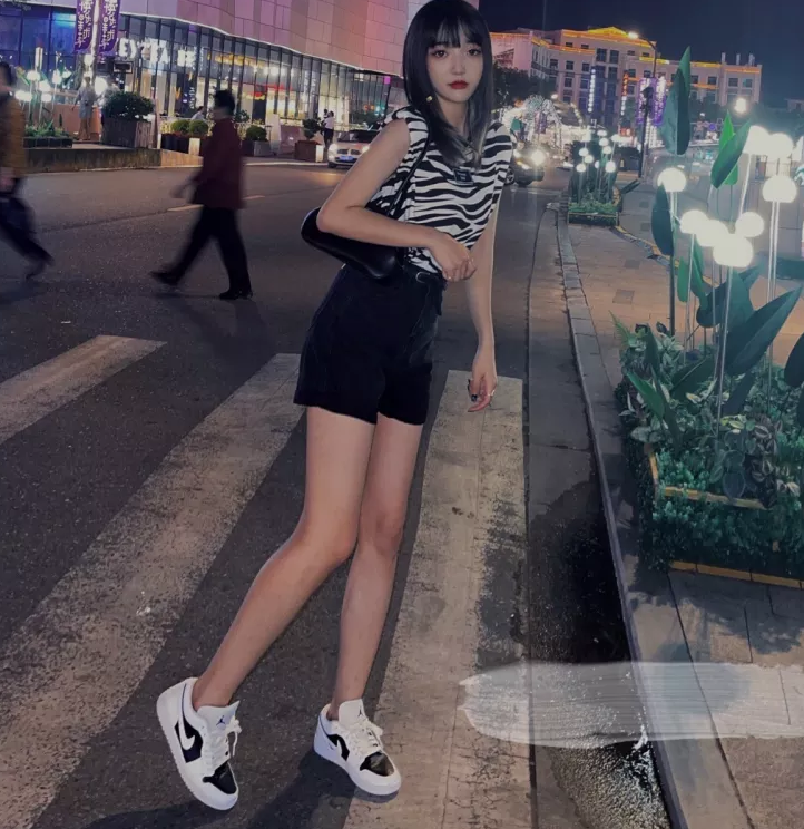 Giày Nike Wmns Air Jordan 1 Low 'Panda' DC0774-100 - Ảnh 7