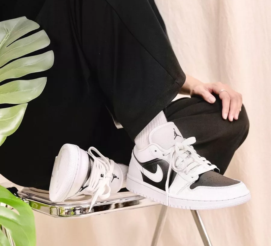 Giày Nike Wmns Air Jordan 1 Low 'Panda' DC0774-100 - Ảnh 2