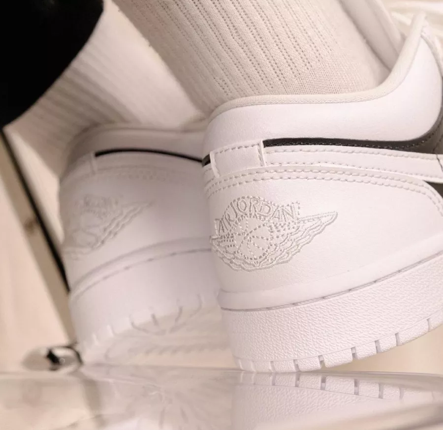 Giày Nike Wmns Air Jordan 1 Low 'Panda' DC0774-100 - Ảnh 4