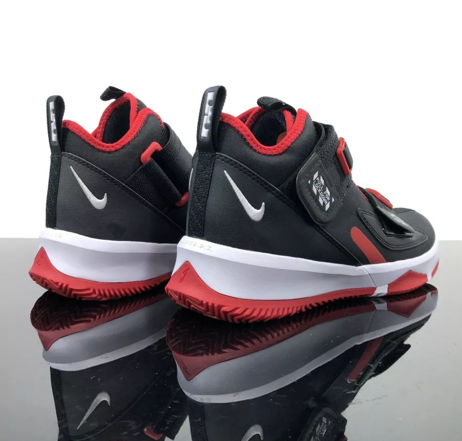 Giày Nike LeBron Soldier 13 GS 'Bred' AR7585-003 - Ảnh 2