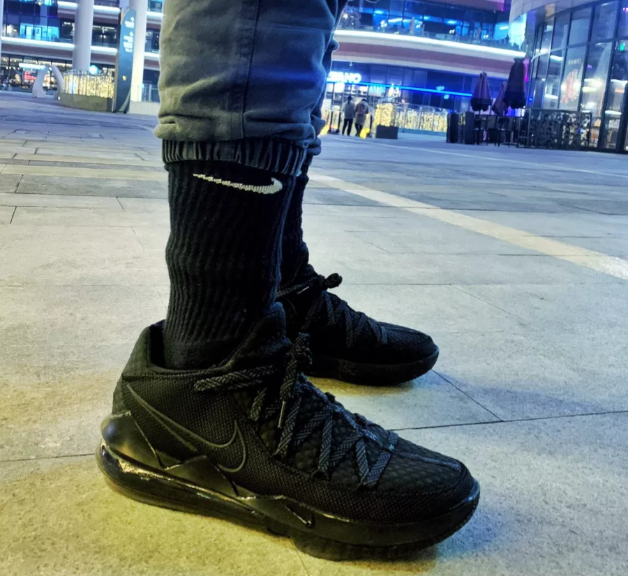 Giày Nike LeBron 17 Low 'Triple Black' CD5007-003 - Ảnh 2