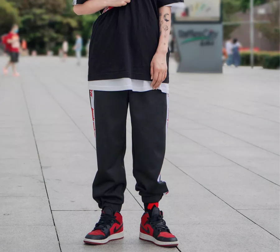 Giày Nike Air Jordan 1 Mid GS 'Black Gym Red' 554725-054 - Ảnh 5