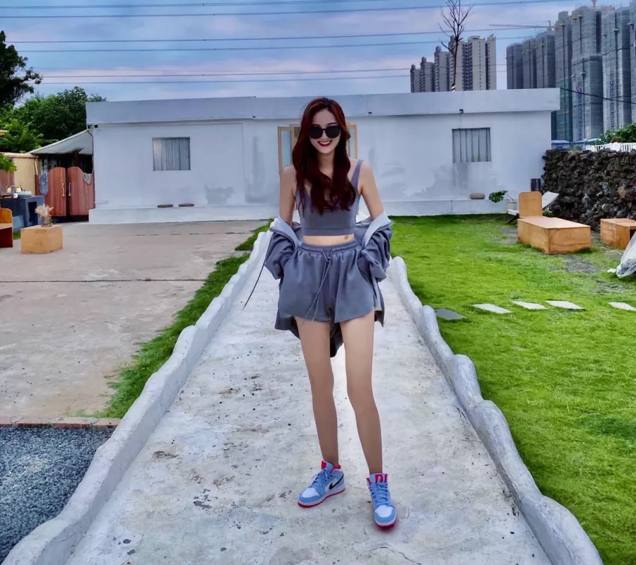 Giày Nike Air Jordan 1 Mid GS 'Half Blue' 555112-400 - Ảnh 6