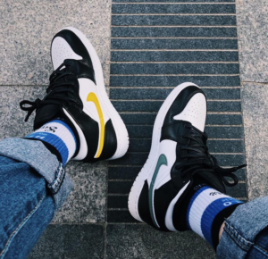 Alternative view of Giày Nike Air Jordan 1 Retro Mid GS 'Multicolor Swoosh' 554725-052