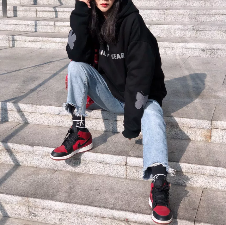 Giày Nike Air Jordan 1 Mid 'Reverse Banned' 554724-610 - Ảnh 2