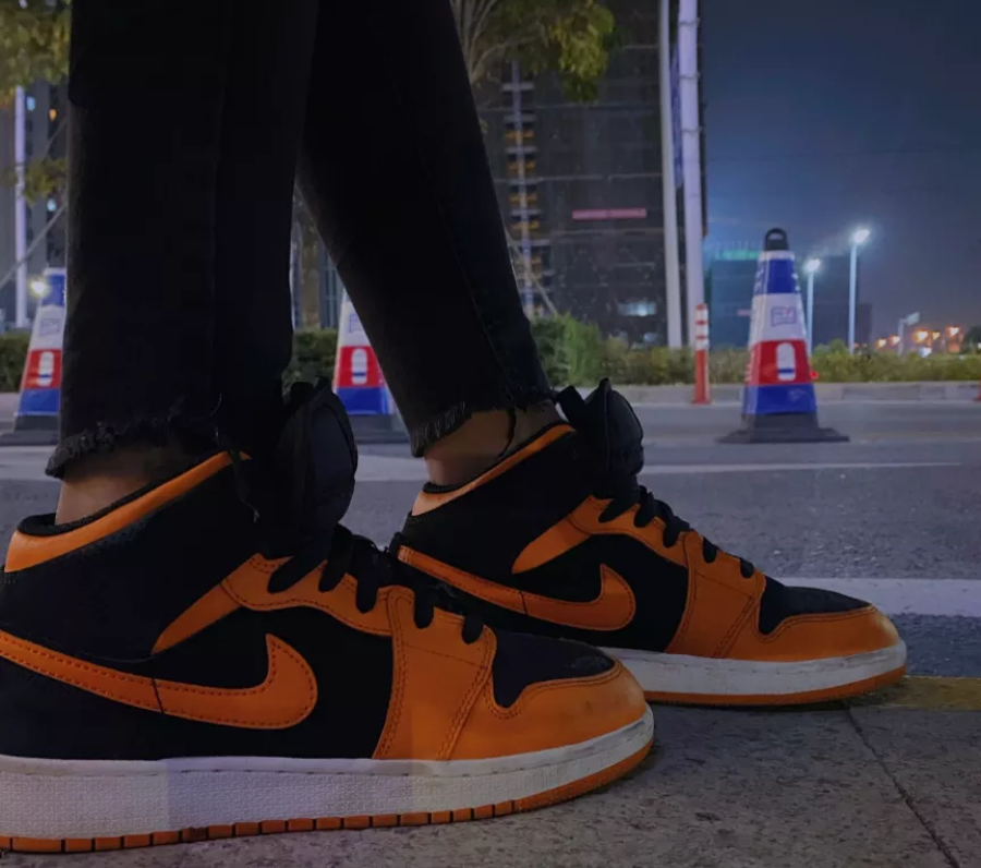 Giày Nike Air Jordan 1 Mid GS 'Black Orange' 554725-081 - Ảnh 2