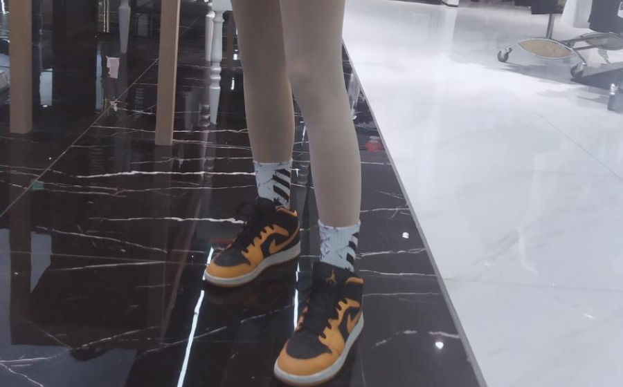 Giày Nike Air Jordan 1 Mid GS 'Black Orange' 554725-081 - Ảnh 3