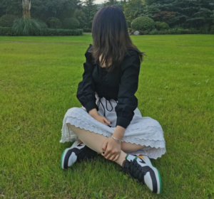 Alternative view of Giày Nike Air Jordan 1 Mid SE GS 'Oakland' BQ6931-101