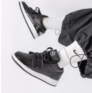 Alternative view of Giày Nike Air Jordan 1 Mid Wmns 'Black White' BQ6472-011