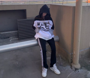 Alternative view of Giày Nike Air Jordan 1 Mid 'White Pure Platinum Swoosh' 554724-108