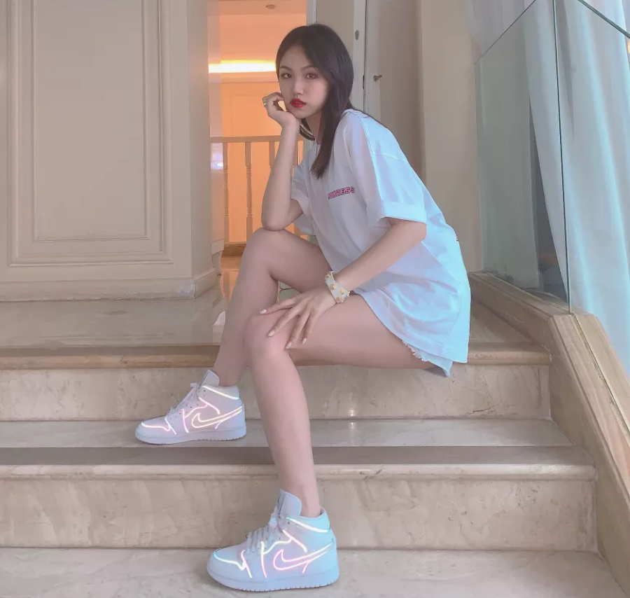 Giày Nike Air Jordan 1 Mid 'Iridescent Reflective White' CK6587-100 - Ảnh 4