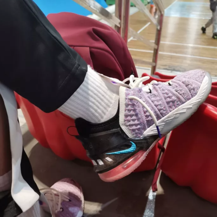 Giày Nike LeBron 18 GS 'Graffiti' CW2760-900 - Ảnh 2