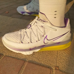 Alternative view of Giày Nike LeBron 17 Low 'Lakers' CD5007-102