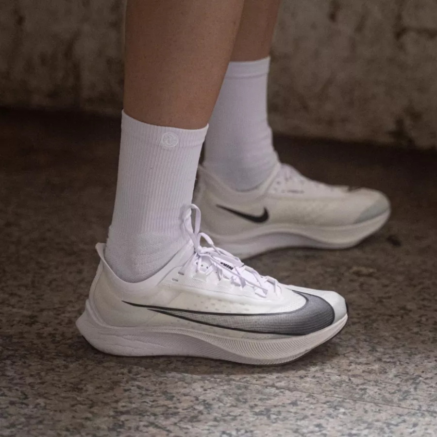 Giay Nike Zoom Fly 3 'White Black' AT8240-100