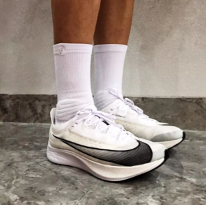 Giay Nike Zoom Fly 3 'White Black' AT8240-100