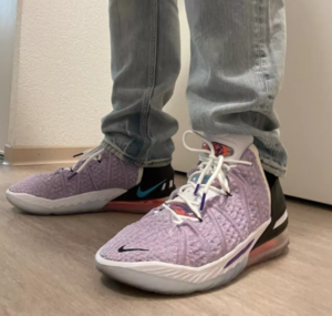 Alternative view of Giày Nike LeBron 18 Graffiti CQ9283-900