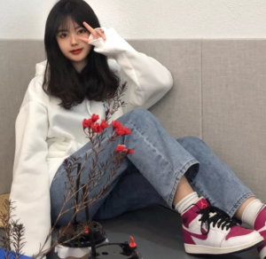 Alternative view of Giày Nike Air Jordan 1 Retro High GS 'White Sport Fuchsia' 332148-108