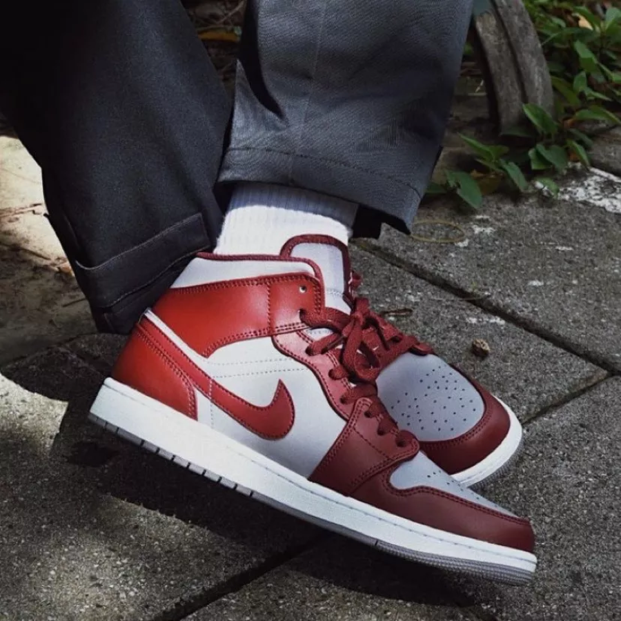 Giày Nike Air Jordan 1 Mid 'Team Red' DQ8426-615 - Ảnh 4