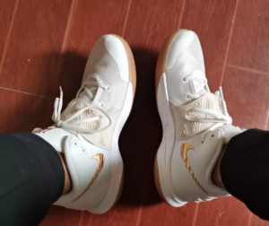 Alternative view of Giày Nike Kyrie Flytrap 3 'Summit White' BQ3060-105