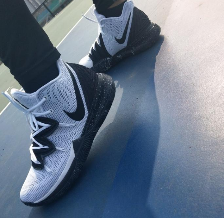 Giày Nike Kyrie 5 'Oreo' AO2918-100 - Ảnh 2